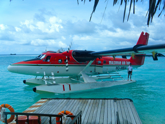 Как добраться с острова-аэропорта на остров-отель на Мальдивах